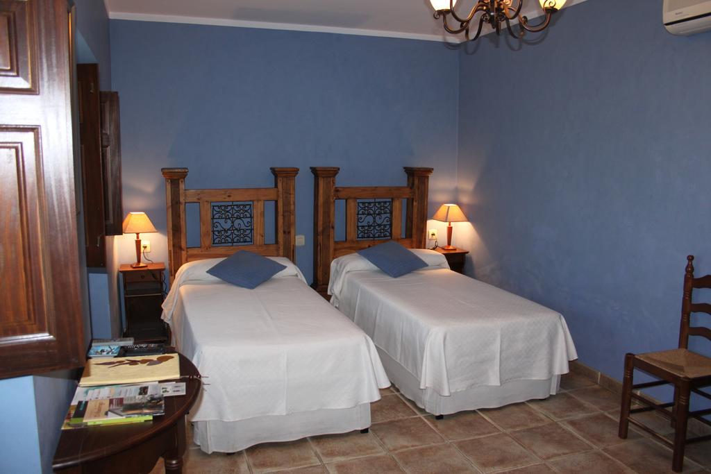 Mesa Del Conde Hotel San Felices de los Gallegos Стая снимка